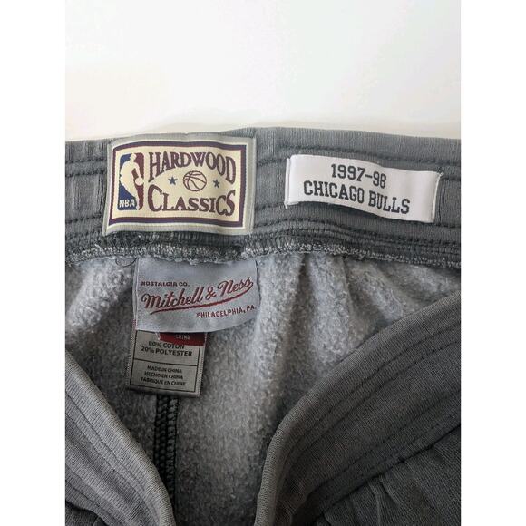Mitchell & Ness NBA Hardwood Classic Washed Out Sweatshort 97-98 Chicago Bulls M - Picture 5 of 11